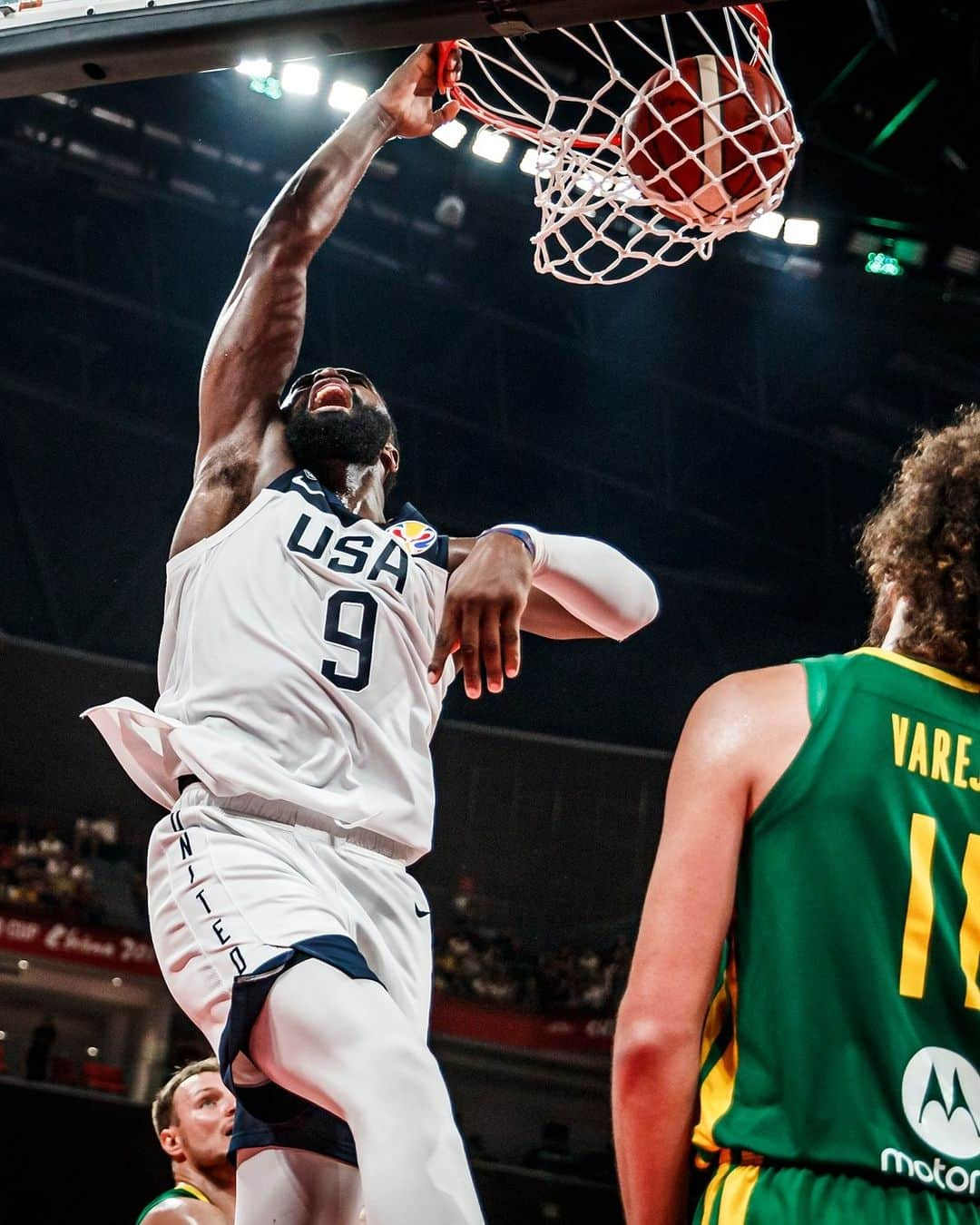 FIBAさんのインスタグラム写真 - (FIBAInstagram)「What's next for Jaylen Brown? ☘️  Happy birthday to one of the best two-way wings in the world 🥳 Enjoy his 2019 #FIBAWC highlights 🍿」10月24日 22時37分 - fiba