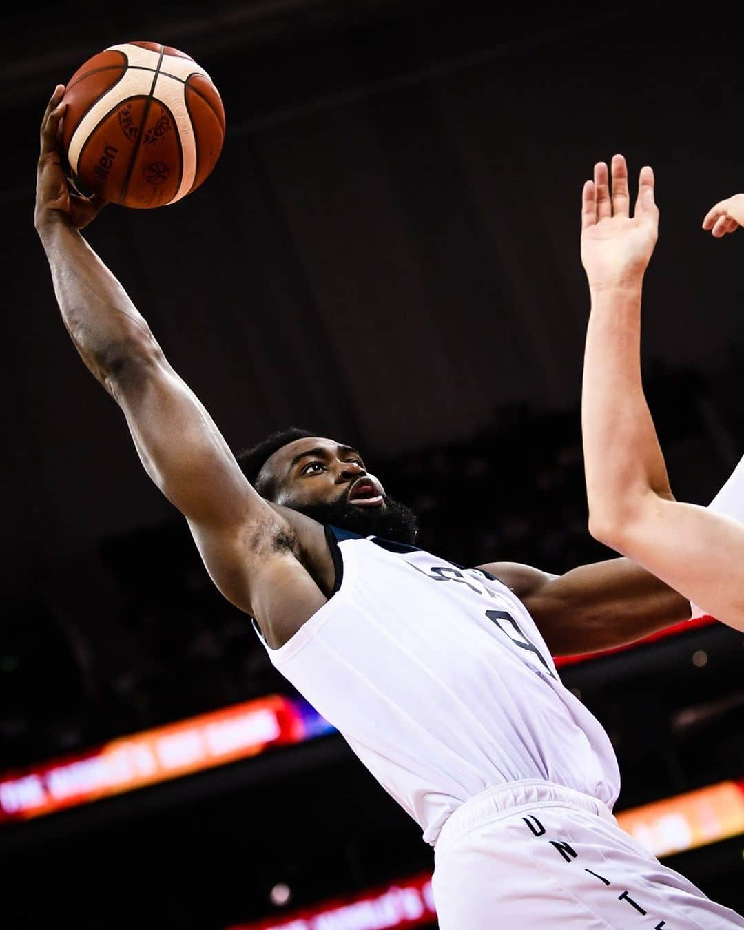 FIBAさんのインスタグラム写真 - (FIBAInstagram)「What's next for Jaylen Brown? ☘️  Happy birthday to one of the best two-way wings in the world 🥳 Enjoy his 2019 #FIBAWC highlights 🍿」10月24日 22時37分 - fiba