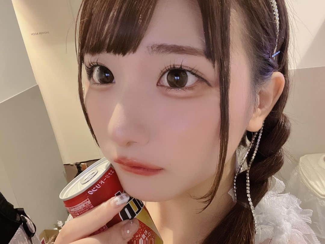 夢実あすかのインスタグラム：「好きになった？  #japaneseidol #japanesegirl #idol #instagood #instalike #selca #followforfollowback #selfie #today #ootd #dailylook #instafashion #followme #アイドル前髪 #makeup #今日のコーデ  #アイドル  #メイク #アイドルメイク  #近め #いいね返し #自撮り #自撮り女子 #自撮り界隈 #推してください #ヘアアレンジ #カチューシャヘア #七三分け #アイドル衣装 #三つ編み」