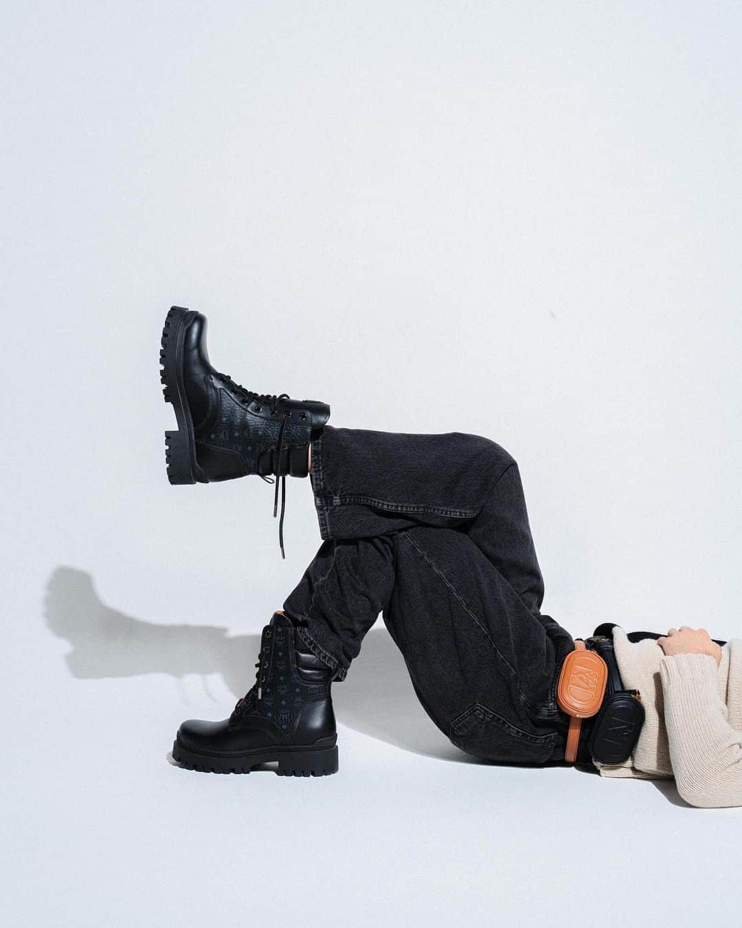 のインスタグラム：「Boot it. Belt it. Keep it moving.  MCM Autumn Winter 2023 Collection  #MCMAW23」