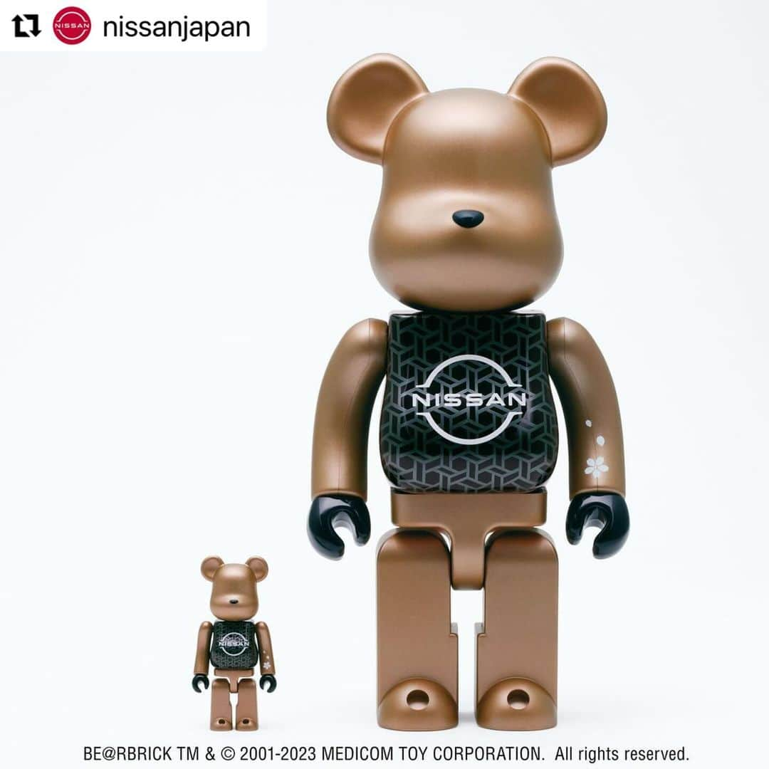 MEDICOM TOYさんのインスタグラム写真 - (MEDICOM TOYInstagram)「#Repost @nissanjapan with @use.repost ・・・ 【 NISSAN 90周年記念 BE@RBRICK 100% & 400% 】 本日より日産オンラインショップにて予約販売開始。   #ジャパンモビリティーショー の #日産ブース 内で実物を展示いたします。 ぜひチェックしてみてください♪   ※在庫に限りがありますのでお早めのご予約を   #日産90周年 #BEARBRICK #JapanMobilityShow2023 #JMS2023 #NissanJMS2023 #日産 #nissan #ニッサン #nissanjapan #5523」10月24日 22時47分 - medicom_toy