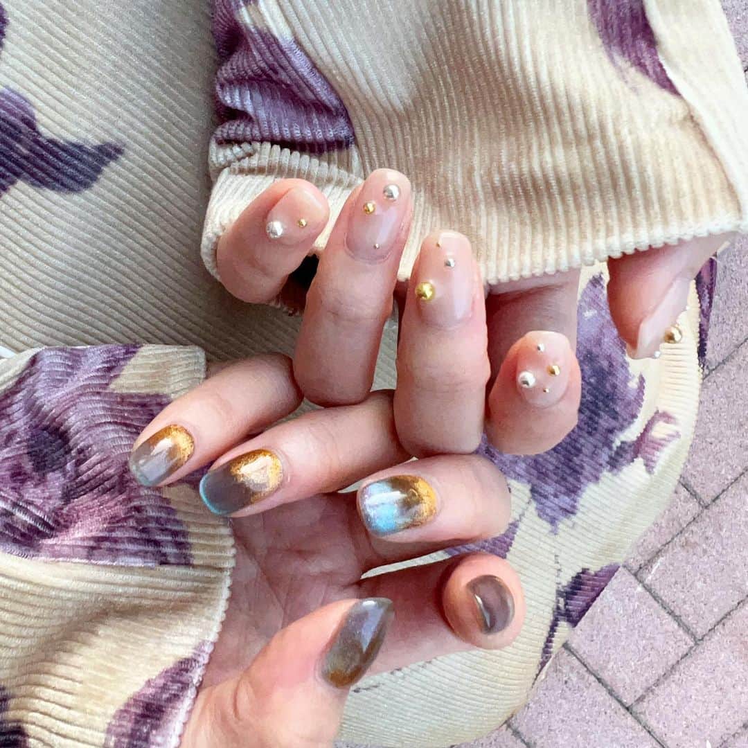 渡辺真実絵のインスタグラム：「_ そいやnail変えたのよん🍂😌  Thanks @0606____ ❤︎」