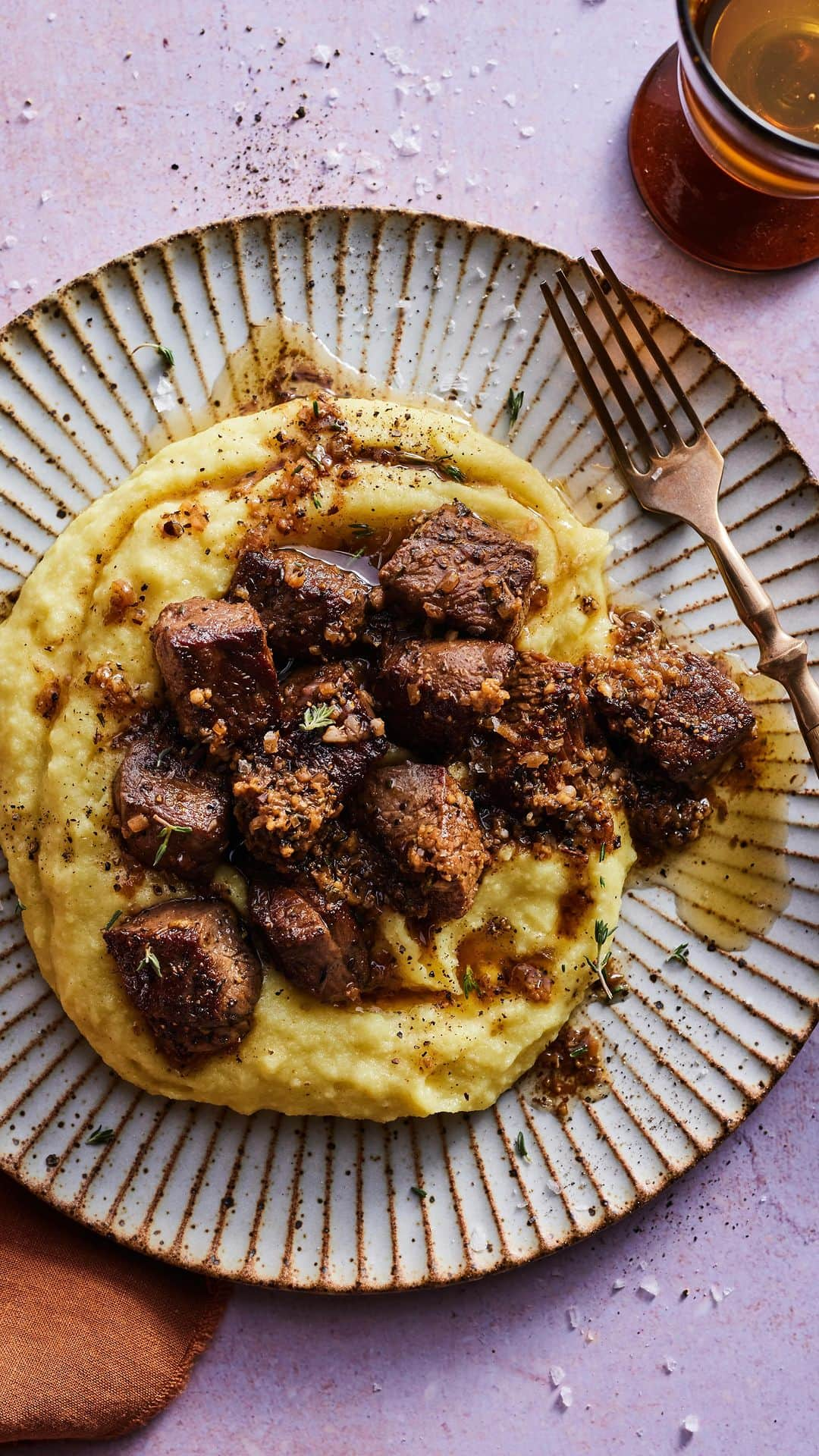 Gaby Dalkinのインスタグラム：「Day 1 of my quick and easy dinners and I’ve already decided I’m absolutely unhinged.   I made:  - steak bites (on my website)  - Cucumber salad (on my website)  - Creamy orzo (recipe below)   1 cup of orzo - cooked according to the box and drained. Mix in 1/3ish cup of Mascarpone cheese and the juice of 1/2 lemon. Season with salt pepper and Parmesan.   Side note: feels like a total throwback to the snapisode days IYKYK and 30 minutes of non-stop cooking is A LOT to fit into a 90 second video 😂 we’ll see how this evolves! Back tomorrow with another and perhaps we’ll just do 2 recipes rather than 3 LOL 😘」