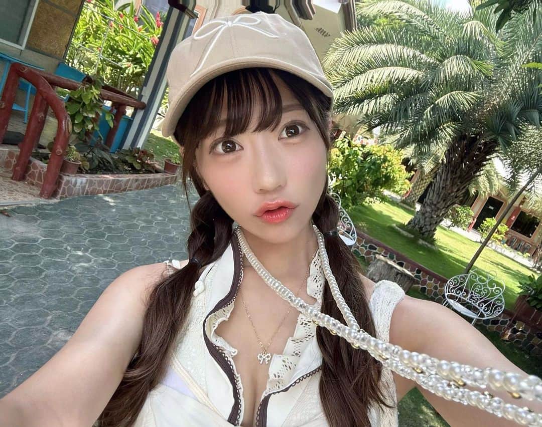 坂本夏海のインスタグラム：「お仕事でセブ島にきました🇵🇭  30℃近くあって常夏だよ 〜🏝🌺  オフショット投稿していくね☺️ ⁡ ⁡ ⁡ ⁡ #セブ島  #フィリピン #セブ #セブ島旅行 #オスロブ  #フィリピン旅行  #三つ編み #三つ編みアレンジ  #グラビア#cebu #cebuphilippines  #cebucity  #oslob #oslobcebu #Philippines #japanesegirl #kawaiigirl #travel  #gravure  ⁡ ⁡」