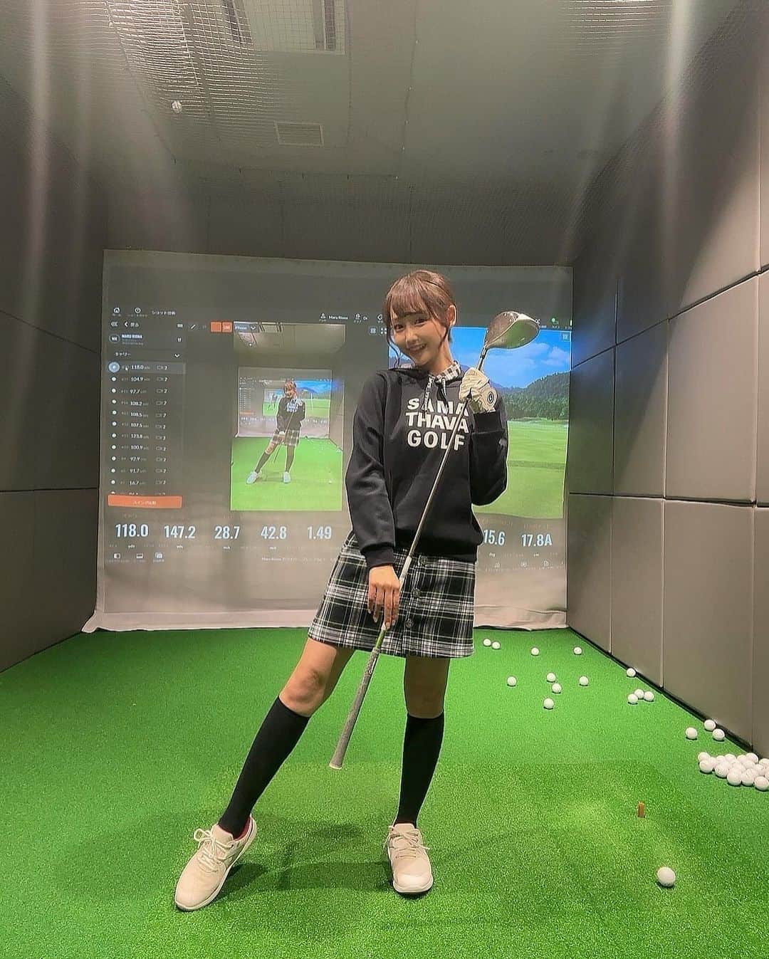 丸りおなさんのインスタグラム写真 - (丸りおなInstagram)「.  今日もお疲れ様〜！！  　　 お仕事終わりに @e_swing_premium でレッスン🏌️‍♀️💚  ゴルフ楽しい〜！これもレッスンのおかげ🥹👏  11月にはコンペもあるし、頑張ろう〜！！  おやすみなさい😴  golf wear: @samantha_golf   #ゴルフ #ゴルフ女子  #ゴルフウェア  #ゴルフ男子 #ゴルフ初心者 #ゴルフスイング #ゴルフバカ #ゴルフコーデ #ゴルフ練習 #ゴルフレッスン #ゴルフ女子コーデ #ゴルフ部 #ゴルフスイング動画 #ゴルフファッション #ゴルフ好き #ゴルフ仲間 #ゴルフ動画 #ゴルフ好きな人と繋がりたい #コンペ #golf #golfswing #golfbabes #golflife #golfstagram #golfing #インドアゴルフ #みなとみらい #クイーンズスクエア #クイーンズスクエア横浜 #丸りおな」10月24日 22時58分 - _riona81