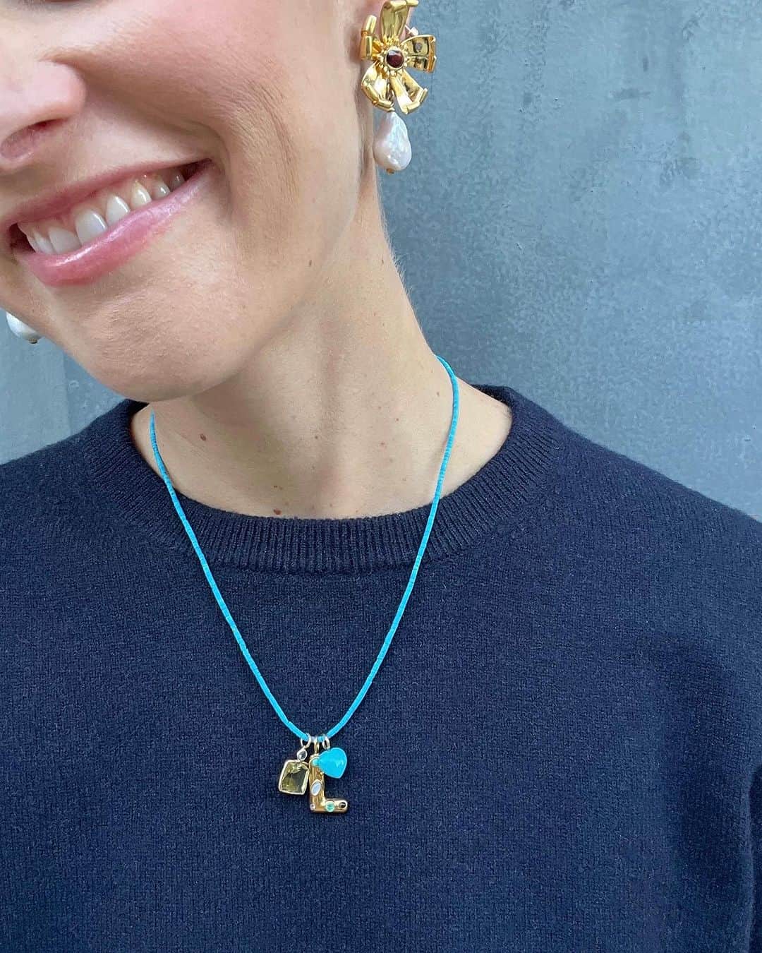 リジー フォルトゥナートのインスタグラム：「When we were dreaming up our Confetti Letter collection 💭 we wanted to bring you an everyday piece that could seamlessly fit into any look👆See how sis & I are styling our letters with our fine beaded bases & charms ✨ our classic #neckmess 〰️ & our fan-favorite mood program 🎭 The trick? We designed the charm and chain to be detachable & include an ‘s’ hook when you shop the charm solo❣️#lizziefortunato」