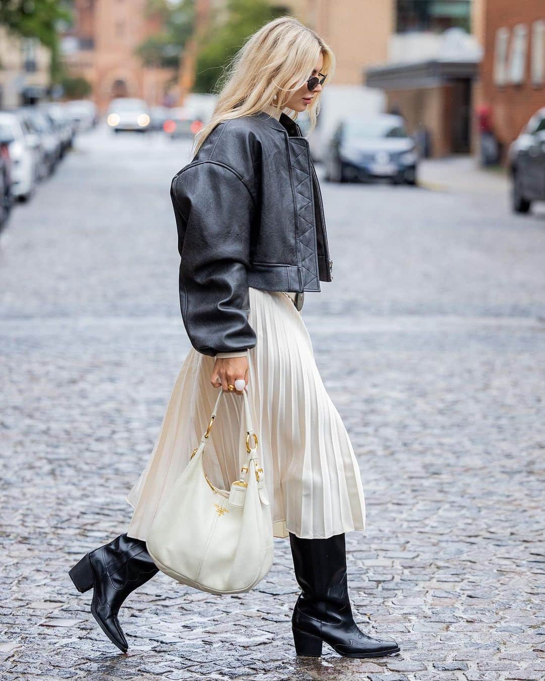 のインスタグラム：「It's official. The bomber jacket is back – if AW23's street style is anything to go by. While a trench or a blazer can feel cool with the right styling, ‘the bomber’ is the finishing touch to any outfit. Girlish dresses, uptight tailoring, boring basics, done-to-death denim and anything that feels just a little too formal can be instantly fixed by throwing one of these jackets over the top.  Convinced? Shop our edit of the best green, black, leather, oversized and varsity bomber jackets, at the link in our bio.」