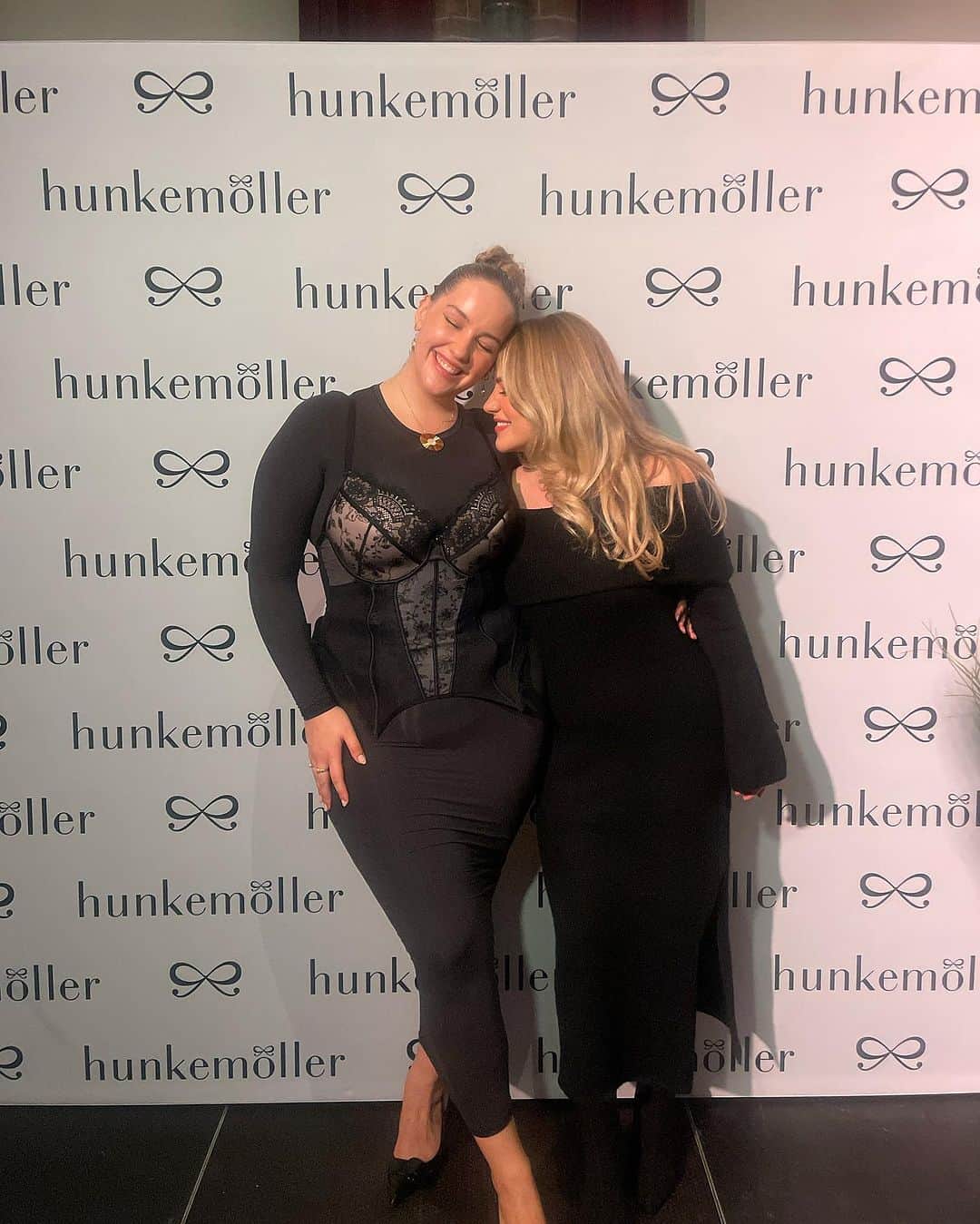 Pleun Bierboomsのインスタグラム：「Night with the @hunkemoller family, may women support women always 🫶🏼🎀🍇 #sheroism」