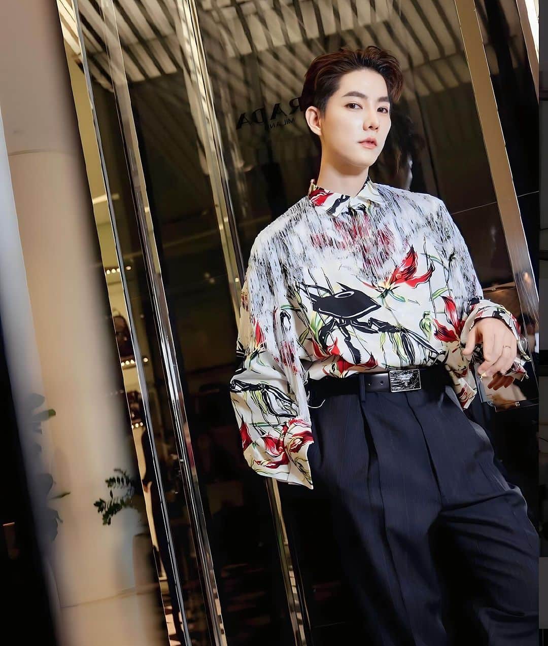NEWYEARさんのインスタグラム写真 - (NEWYEARInstagram)「So cool☺️ #PradaSS24 #MiucciaPrada #RafSimons」10月24日 23時04分 - newyear_kitiwhut