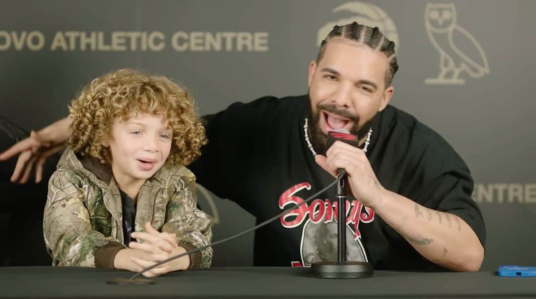 のインスタグラム：「Happy birthday to the coooooolest dad, @champagnepapi 🥹」