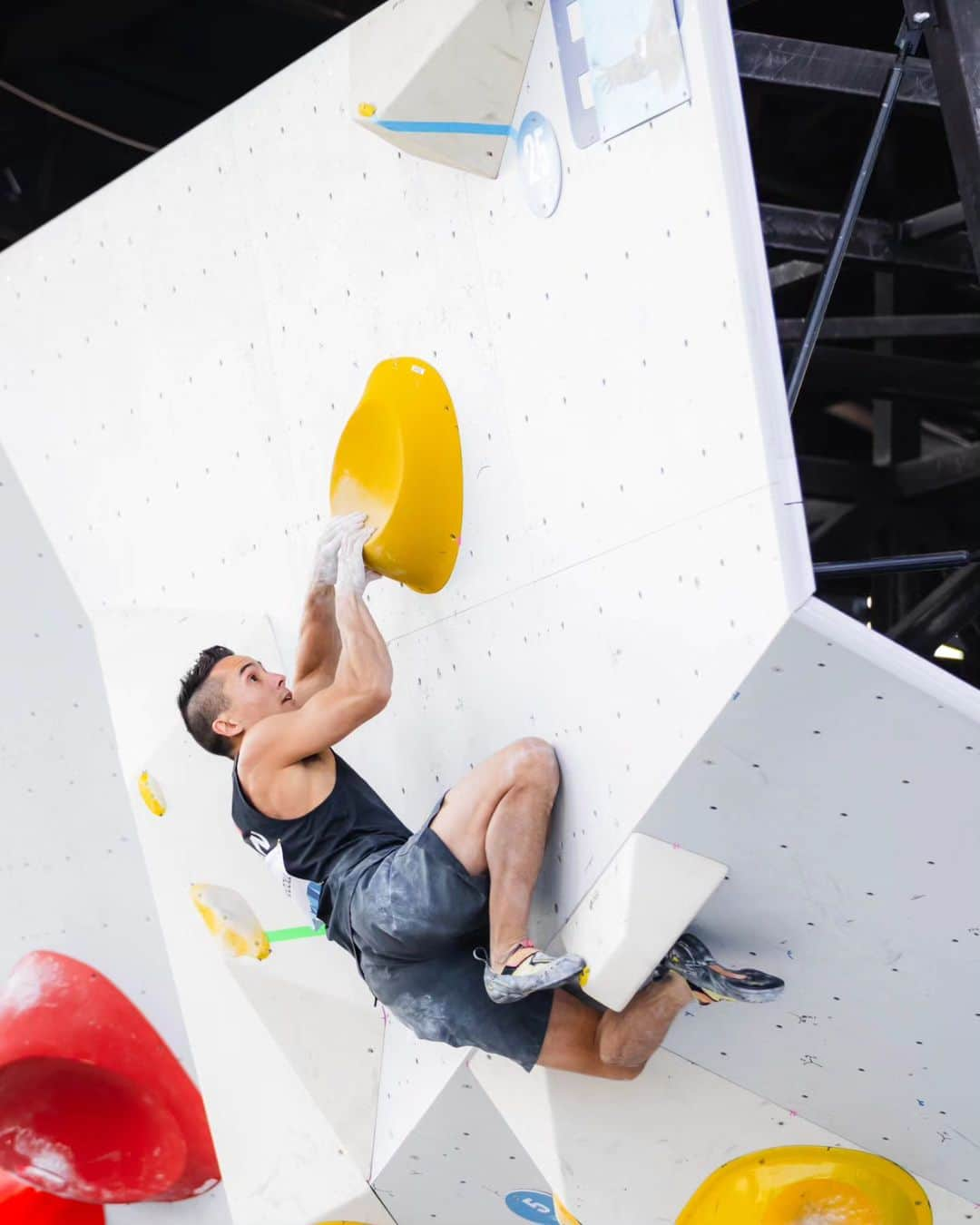 シーン・マコールさんのインスタグラム写真 - (シーン・マコールInstagram)「Being part of these Major Games as a part of @teamCanada and @climbCanada has been an absolute thrill and privilege. I am so blessed to be surrounded by like-minded high performance athletes striving to achieve their best performances. Not only in climbing, but talking to the other athletes, staff, coaches, medical, and everyone else I met these Games have been such good experiences. ⠀⠀⠀⠀⠀⠀⠀⠀⠀ My favourite part, besides climbing of course was sitting in our Team Canada house watching the other sports with a steady flow of athletes from those other sports filtering through. I learned "everything" about Taekwondo, Diving, Gymnastics, Cycling, and a smattering of other sports. It's amazing meeting these elite athletes and talking shop 🔧! I alsp did my fair share of climbing teaching which I love, and I'm happy the other athletes are also interested in the sport I fell in love with. ❤️  ⠀⠀⠀⠀⠀⠀⠀⠀⠀ The finals were hard in more ways than one. My fall from the top of M4 put forth a series of events that I can only describe as the biggest challenge of my climbing career. My eyes swell with tears just thinking and writing about it. In short, I cracked a rib on landing, and then did everything I could to make it to the finish line. There was fear, tears, pain, doubt, tape and ice but perseverance and stubbornness eventually prevailed. I did climb my route, in whatever capacity I could. It wasn't perfect with the ever increasing pain but it wasn't bad either. I'm proud of what I did, and I will still leave these Games with a sense of accomplishment. ⠀⠀⠀⠀⠀⠀⠀⠀⠀ More to come in the following days. Thank you to my teammates, coaches, medical staff, support staff, and COC staff. You all made this trip incredible in multiple ways. ⠀⠀⠀⠀⠀⠀⠀⠀⠀ 📸 by @lenadrapella #santiago2023 #climbing #teamcanada」10月24日 23時15分 - mccollsean