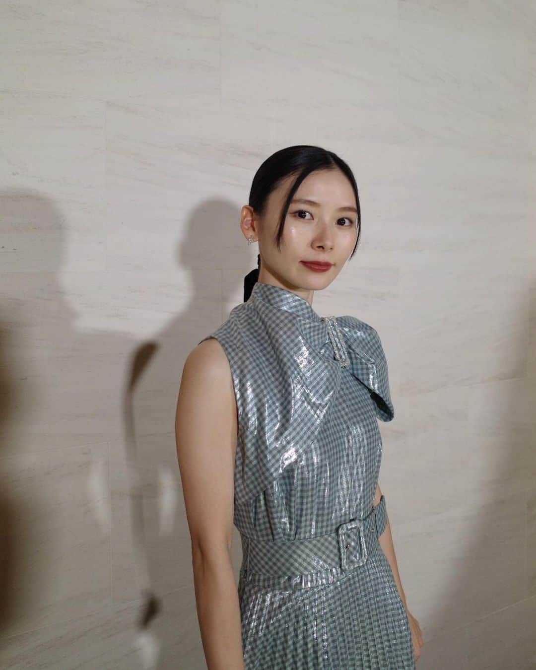 朝日奈央さんのインスタグラム写真 - (朝日奈央Instagram)「「翔んで埼玉 〜琵琶湖より愛をこめて〜 」  ジャパンプレミアに参加させていただきました🤍 初のレッドカーペットで緊張していましたが、お客さんに温かく迎えていただいて楽しい時間を過ごせました😭 (2枚目の真顔が緊張感を物語っている笑)  キャストの皆さんにも久しぶりにお会いできてとても嬉しかったです🥹 11月23日公開です! 前作に続けて今作も壮大なスケールとなっております! 翔んで埼玉らしい愛のあるディスりが炸裂です🫢 是非劇場でご覧くださいー!  #翔んで埼玉」10月24日 23時21分 - pop_step_asahi