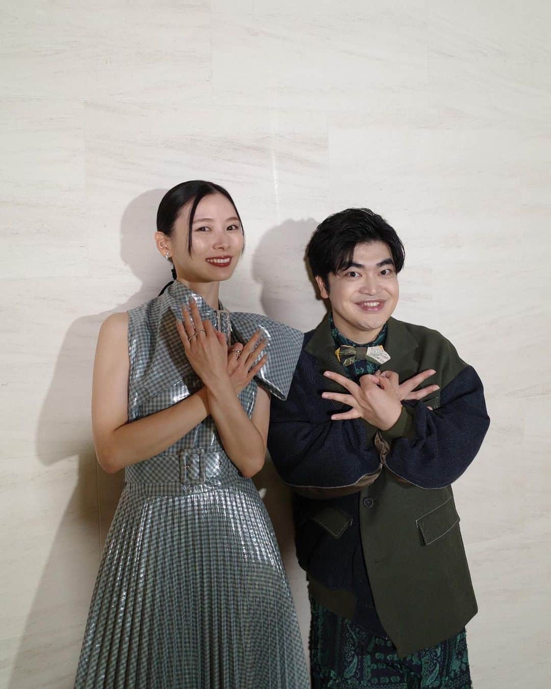 朝日奈央さんのインスタグラム写真 - (朝日奈央Instagram)「「翔んで埼玉 〜琵琶湖より愛をこめて〜 」  ジャパンプレミアに参加させていただきました🤍 初のレッドカーペットで緊張していましたが、お客さんに温かく迎えていただいて楽しい時間を過ごせました😭 (2枚目の真顔が緊張感を物語っている笑)  キャストの皆さんにも久しぶりにお会いできてとても嬉しかったです🥹 11月23日公開です! 前作に続けて今作も壮大なスケールとなっております! 翔んで埼玉らしい愛のあるディスりが炸裂です🫢 是非劇場でご覧くださいー!  #翔んで埼玉」10月24日 23時21分 - pop_step_asahi