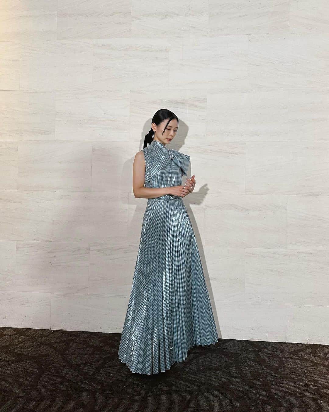 朝日奈央さんのインスタグラム写真 - (朝日奈央Instagram)「「翔んで埼玉 〜琵琶湖より愛をこめて〜 」  ジャパンプレミアに参加させていただきました🤍 初のレッドカーペットで緊張していましたが、お客さんに温かく迎えていただいて楽しい時間を過ごせました😭 (2枚目の真顔が緊張感を物語っている笑)  キャストの皆さんにも久しぶりにお会いできてとても嬉しかったです🥹 11月23日公開です! 前作に続けて今作も壮大なスケールとなっております! 翔んで埼玉らしい愛のあるディスりが炸裂です🫢 是非劇場でご覧くださいー!  #翔んで埼玉」10月24日 23時21分 - pop_step_asahi