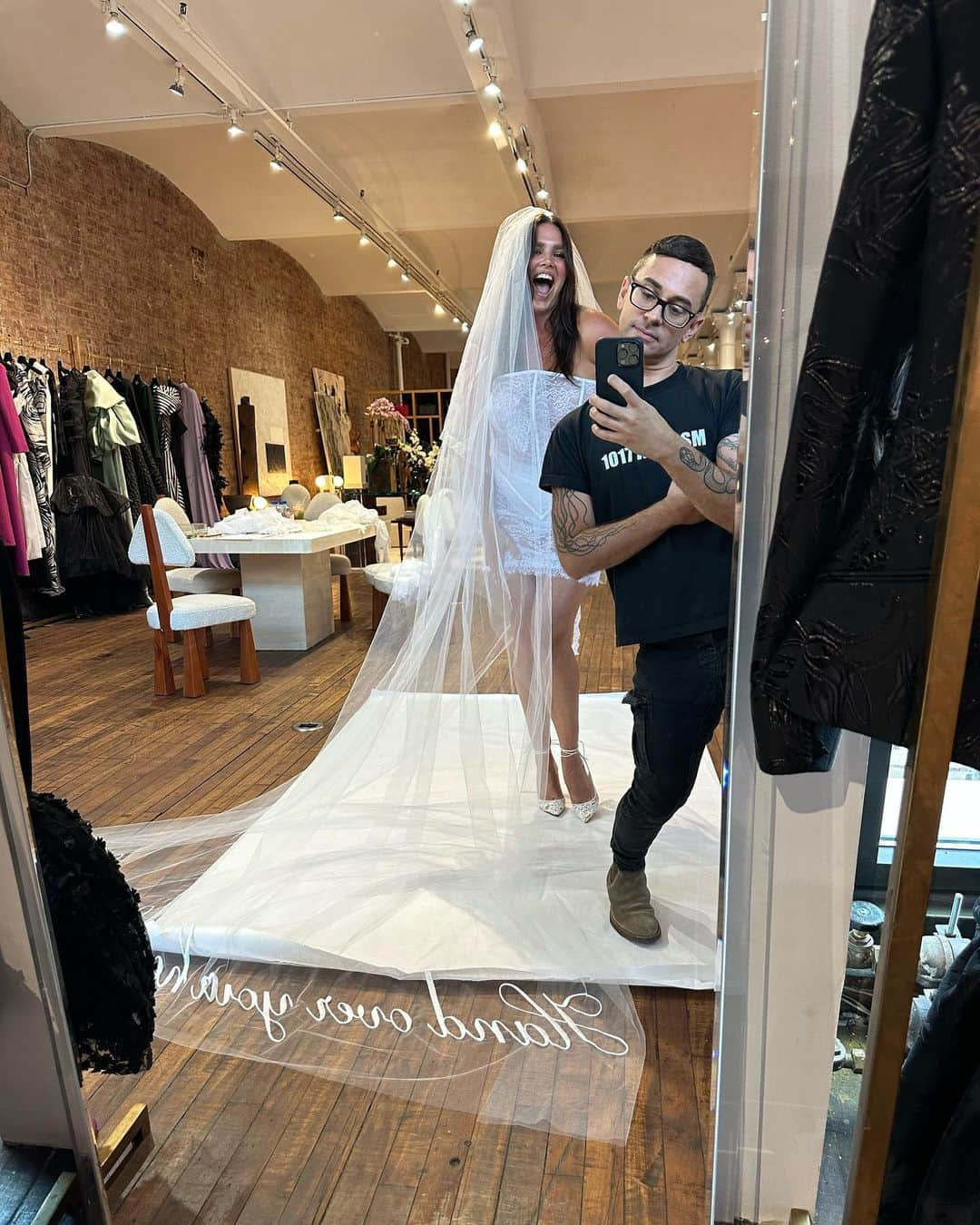 キャンディス・ハフィーンさんのインスタグラム写真 - (キャンディス・ハフィーンInstagram)「I didn’t have an ironed out vision when I first texted @csiriano about our spur-of-the moment elopement, but I knew what we were going to create would be fun, fabulous & quintessentially me and that no matter what doing it with Christian was going to be an unforgettable dream come true. It really was all that and more. Thank you CS for your support since day one in life and in love, for your openness to making everything so damn special for everyone even when wild women write you just before fashion week for wedding looks, for letting me be a Libra about it and go for two moments (with all that time we had haha), for your positivity & enthusiasm & VISION, and for being a wonderful friend for which I am so damn lucky to have. 🖤」10月24日 23時29分 - candicehuffine