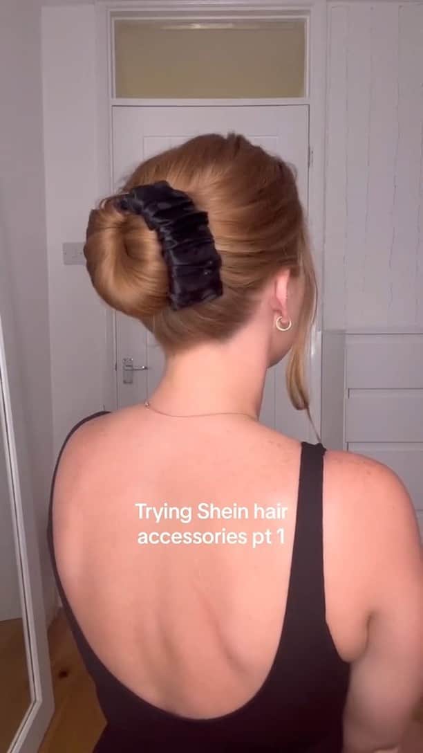 SHEINのインスタグラム：「OBSESSED with this ballerina bun hair accessory! 🩰😍 Would you try this look to add some plié to your day? 👇  Shop similar🔎16457384  #SHEIN #SHEINforAll #SHEINstyle #fashion #chic #saveinstyle」