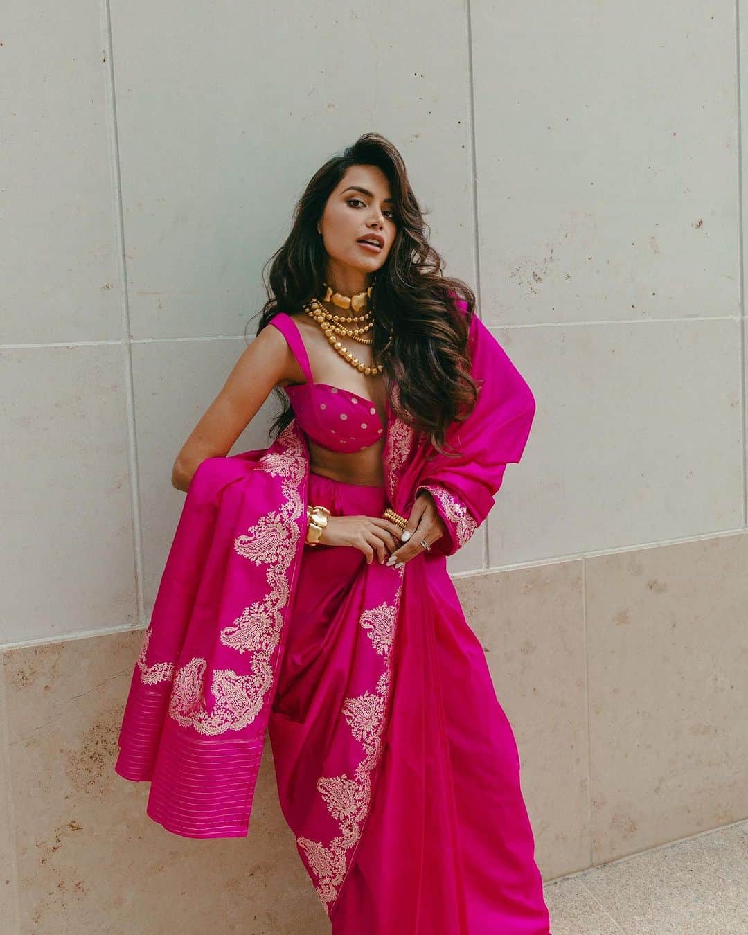 Diipa Büller-Khoslaのインスタグラム：「Day 2 of @indewild Diwali Pop up in London 💖 We LOVED meeting and hugging so many of you 🥹 — My gorgeous sari is from @ekayabanaras」