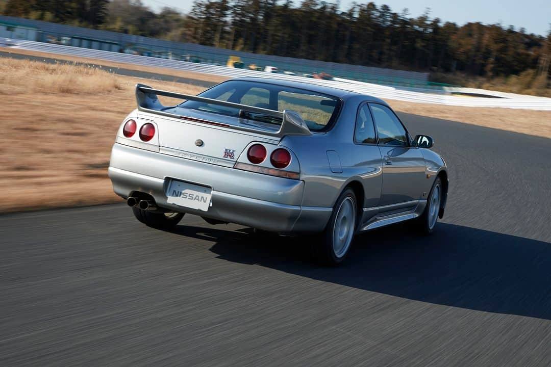 Nissanさんのインスタグラム写真 - (NissanInstagram)「90's baby! 😮‍💨​  #Nissan #NissanGTR #NissanSkyline #NissanSkylineGTR #TaillightTuesday #1990s #90s #90sBaby #VintageCar #VintageCars #Retro #Vintage #RetroCars #RetroCar #Classic #classics​」10月24日 23時40分 - nissan