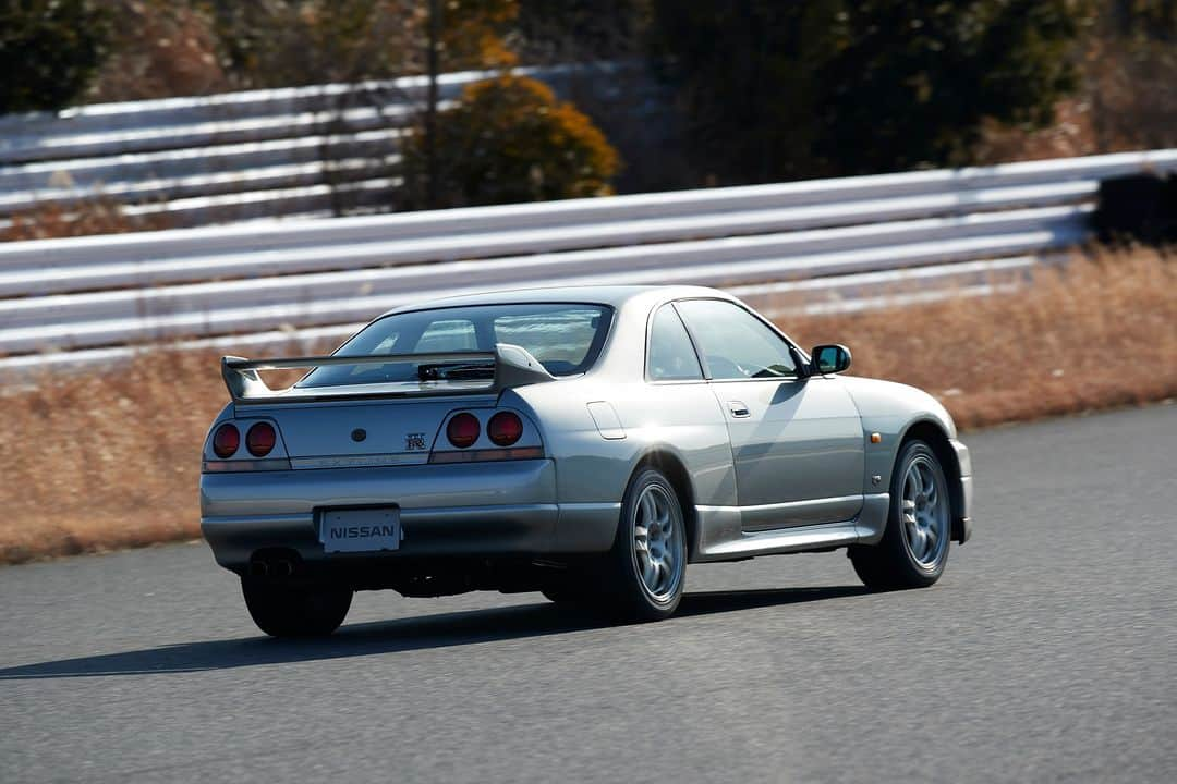 Nissanさんのインスタグラム写真 - (NissanInstagram)「90's baby! 😮‍💨​  #Nissan #NissanGTR #NissanSkyline #NissanSkylineGTR #TaillightTuesday #1990s #90s #90sBaby #VintageCar #VintageCars #Retro #Vintage #RetroCars #RetroCar #Classic #classics​」10月24日 23時40分 - nissan