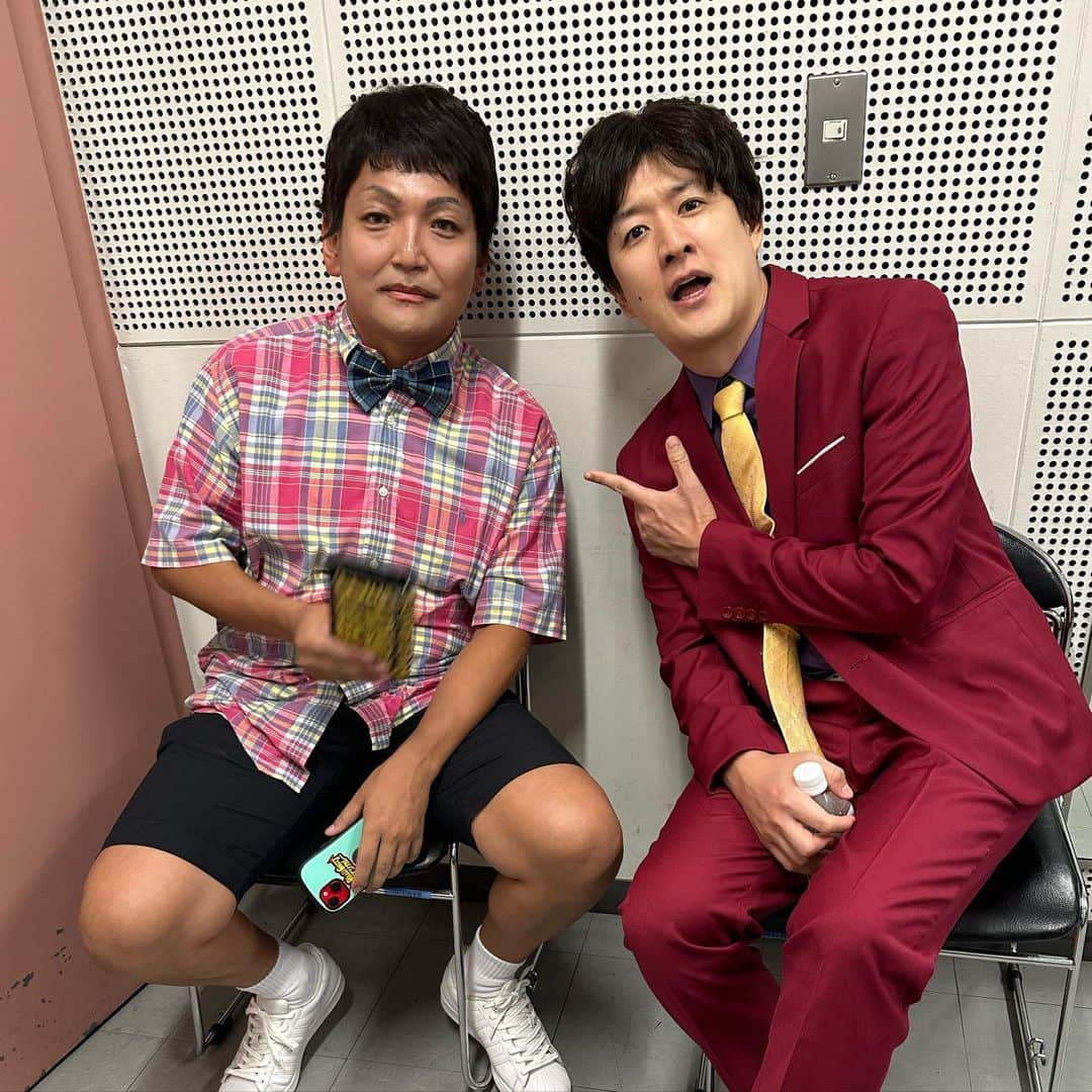 むらせさんのインスタグラム写真 - (むらせInstagram)「ものまねGPはマシンガンズさんのマネを一人二役でした🎙️練習してたら古賀さんに撮られたw #マシンガンズ #古賀シュウ #太田プロ #タッツィーネ さんと久しぶりに^ ^ #ものまねGP」10月24日 23時42分 - murase_yuichi