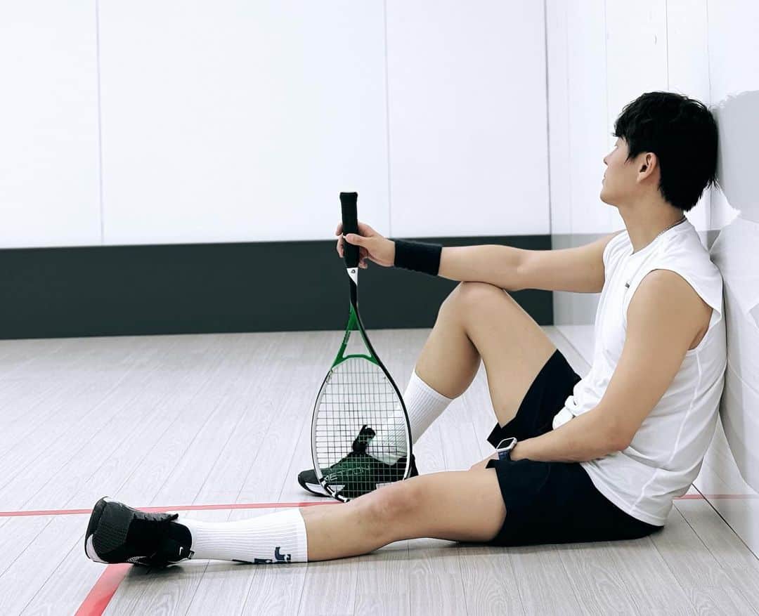 さんのインスタグラム写真 - (Instagram)「죽겄다..헥헥..🤮  잘치고싶다.. 흙^흙...🥹 #squash」10月24日 23時47分 - actor_hajun
