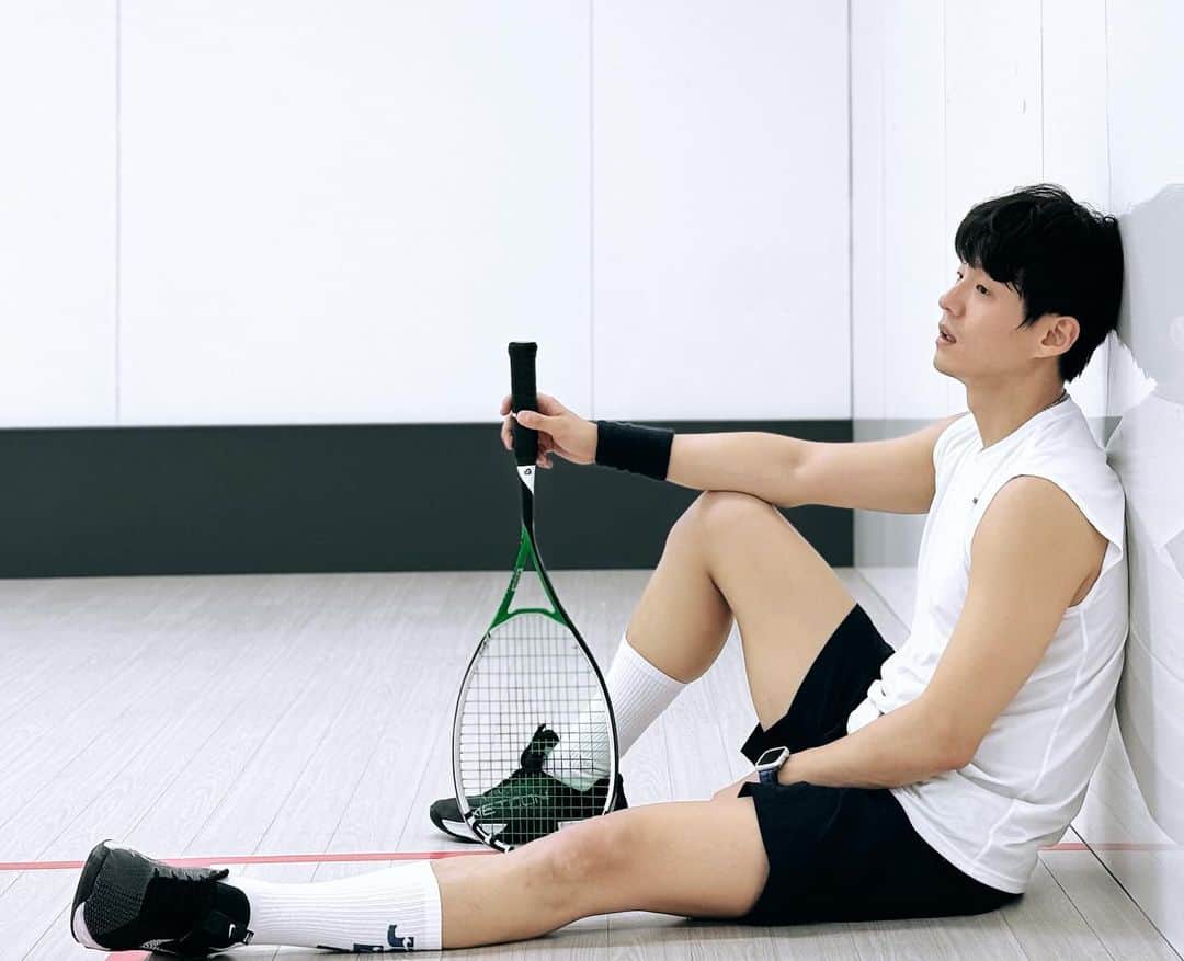 のインスタグラム：「죽겄다..헥헥..🤮  잘치고싶다.. 흙^흙...🥹 #squash」