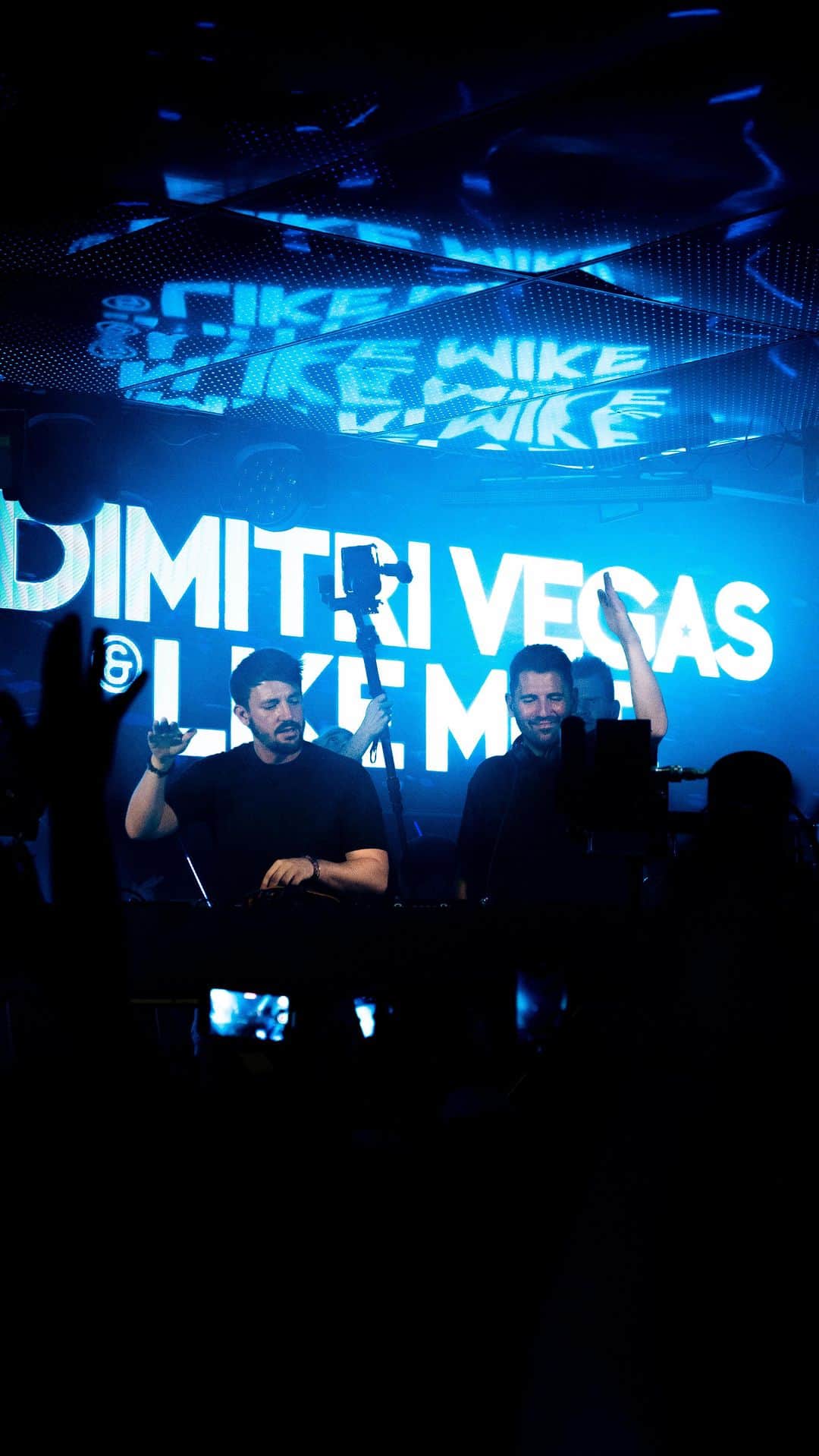 Dimitri Vegas & Like Mikeのインスタグラム：「Crazy energy last weekend at @duplexprague. Děkuji Praag, nemůžu se dočkat, až se vrátím 🔥」