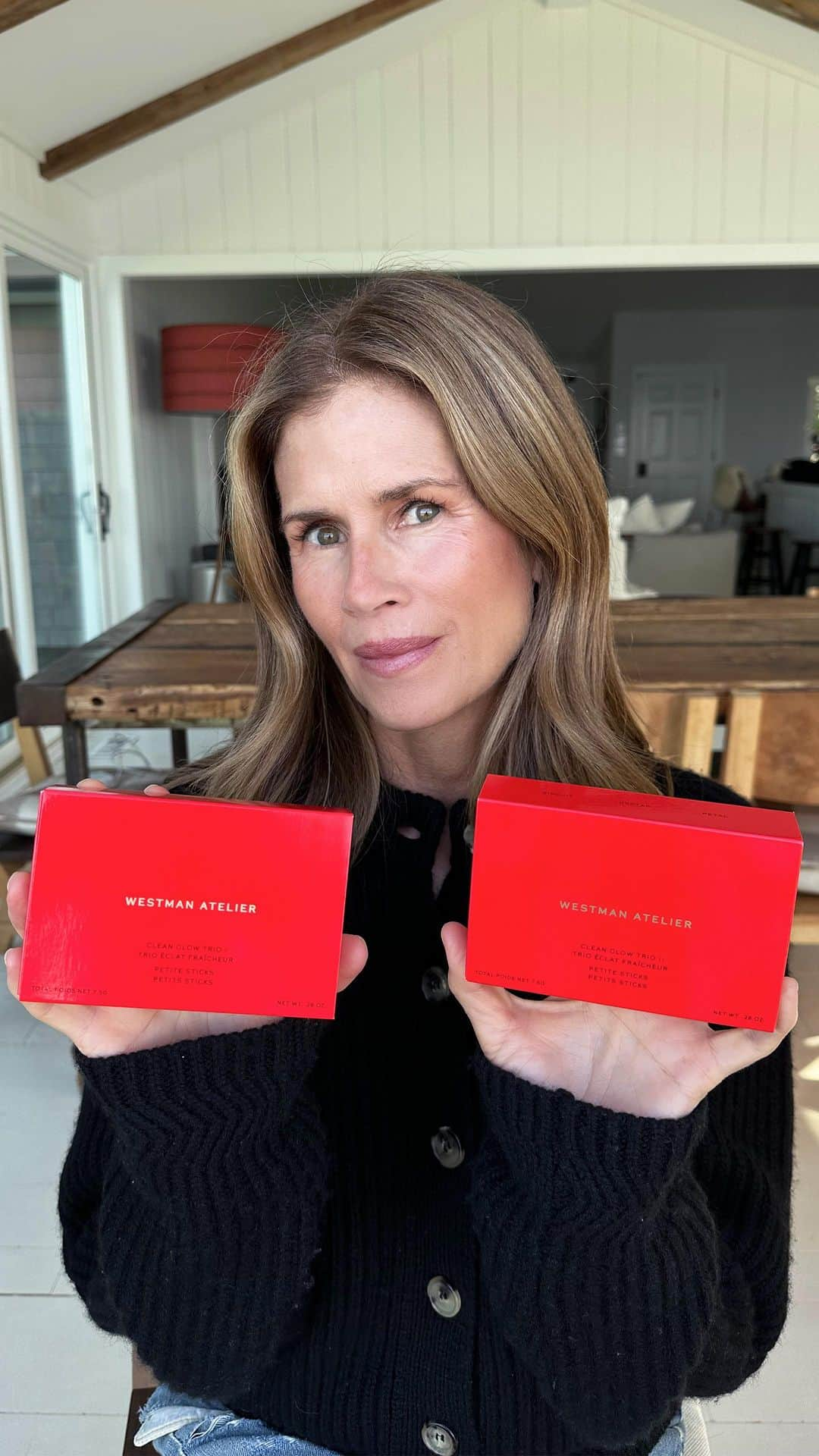 グッチ・ウェストマンのインスタグラム：「Today, Gucci shares how she gets good skin in 3 steps using our Clean Glow Trio minis—now in new shade pairings for holiday! ✨❤️   Available now on Westman-Atelier.com and @sephora @sephoracanada.   #WestmanAtelier #TheGiftGuide」