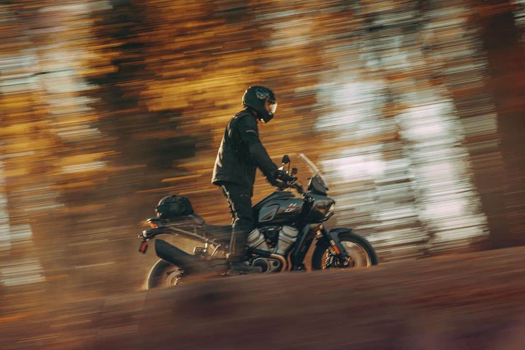 Harley-Davidsonさんのインスタグラム写真 - (Harley-DavidsonInstagram)「All terrain dominance.​  Tap the link in bio to learn more about the 2023 Pan America 1250.​  #HarleyDavidson #PanAmerica #ADVmotorcycle​」10月25日 0時00分 - harleydavidson
