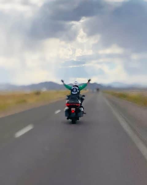 ロバート・パトリックのインスタグラム：「My mood ! Photo by @maxmartinila @bfmc101 @santaclaritaharley #ride #rysmker #harleydavidson」