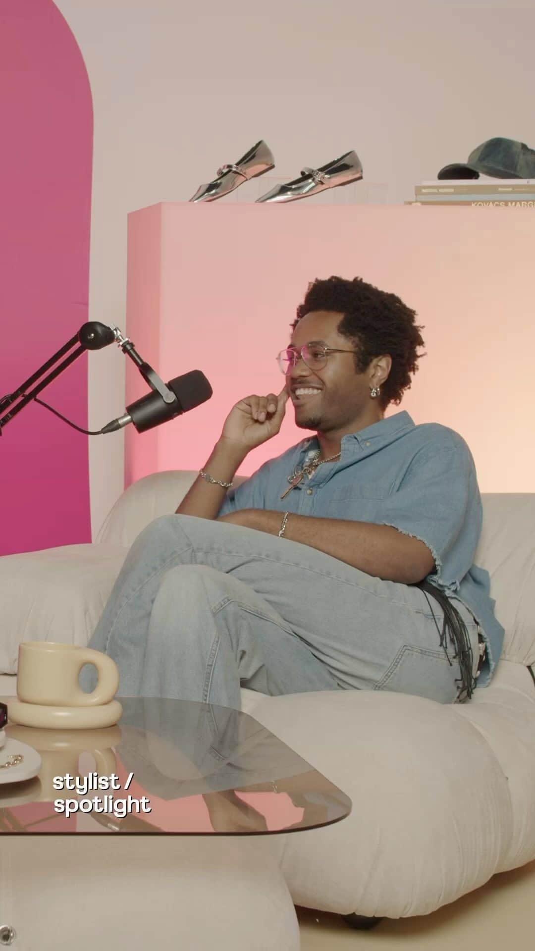 ASOSのインスタグラム：「“Iconic, boo boo, ICONIC” 💅  Watch the incredible @justinplz chat all things denim on ep. 3 of Stylist Spotlight, LIVE on our YT channel now! 🎙️🩷  Link in bio. 🔗」