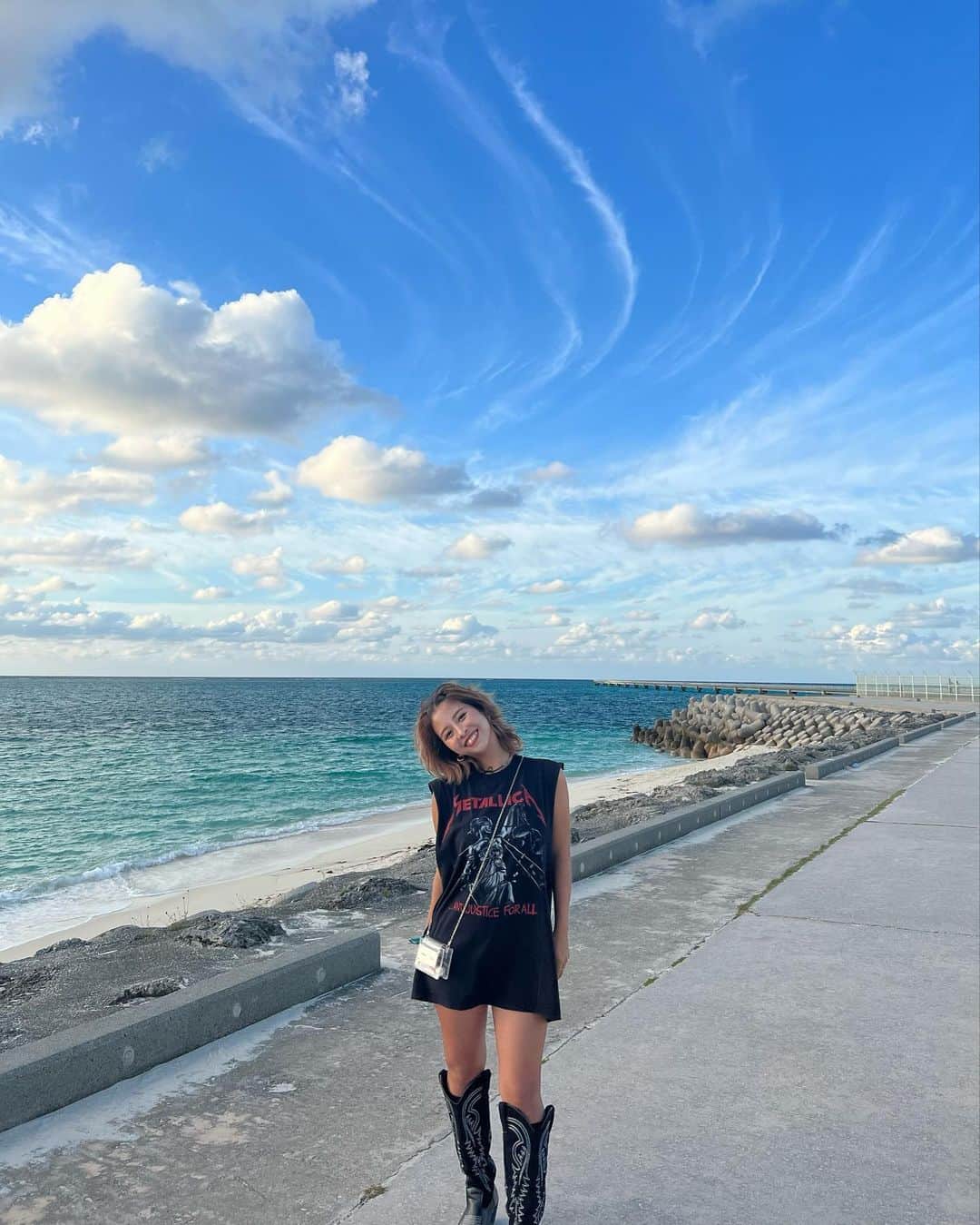 ヒロタナギサさんのインスタグラム写真 - (ヒロタナギサInstagram)「_  1分1秒で大きく変わる空の景色は ずっと目離したくないくらい大好きな景色☁️⭐︎  #nagisatrip  #宮古島」10月25日 0時14分 - _nachan_812