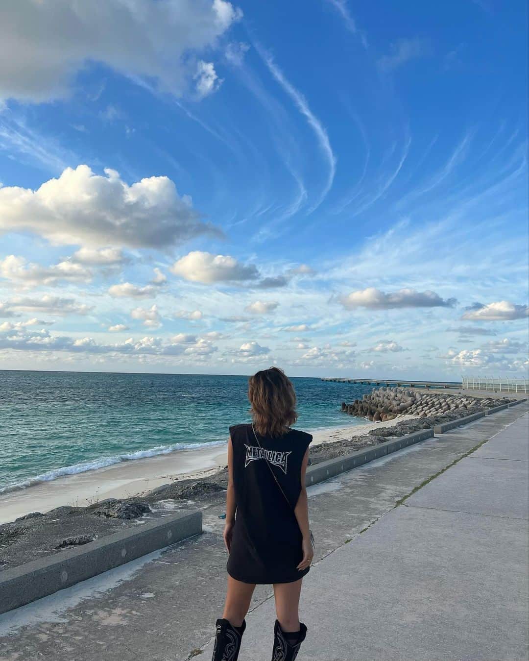 ヒロタナギサさんのインスタグラム写真 - (ヒロタナギサInstagram)「_  1分1秒で大きく変わる空の景色は ずっと目離したくないくらい大好きな景色☁️⭐︎  #nagisatrip  #宮古島」10月25日 0時14分 - _nachan_812