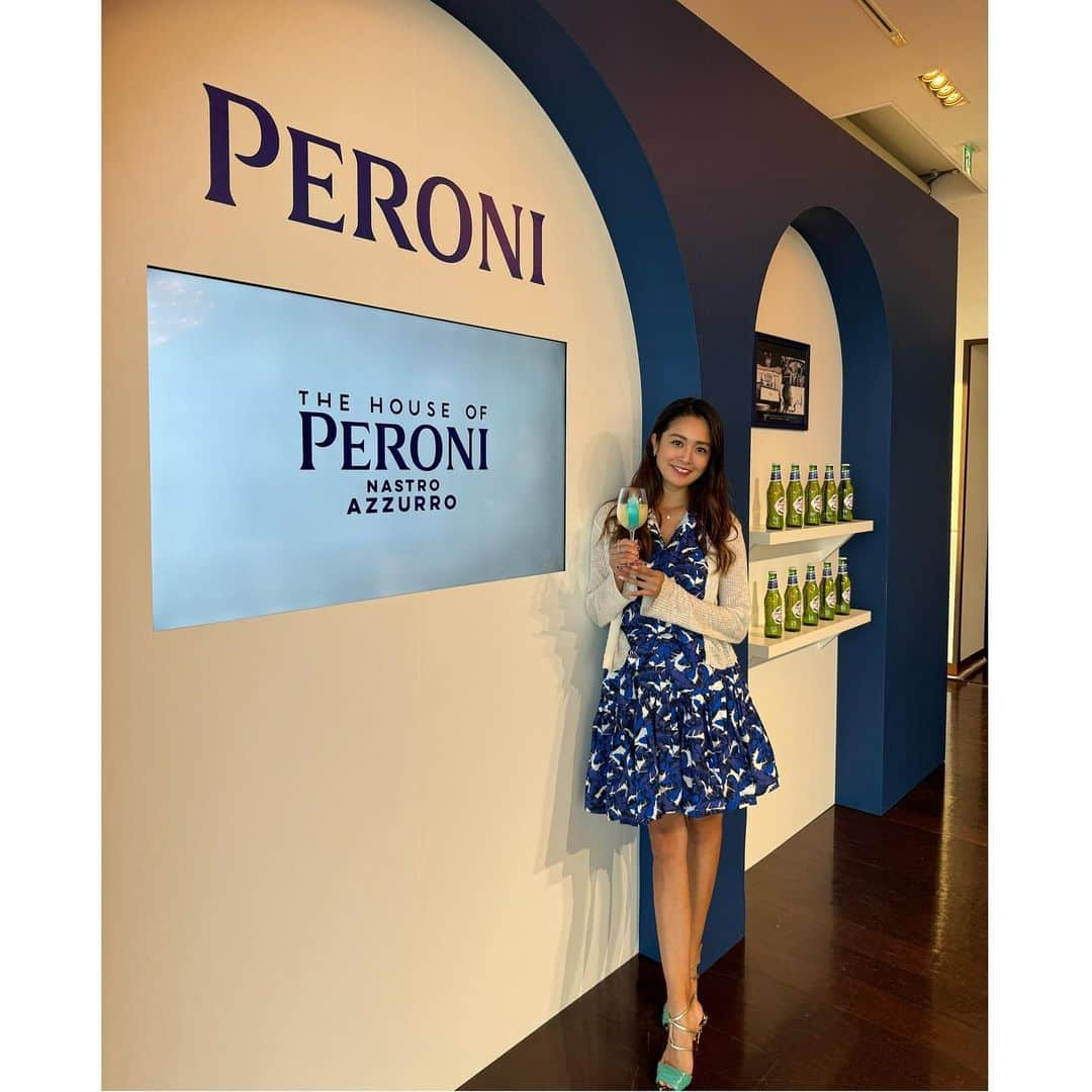 菊池なつきのインスタグラム：「イタリアンビール"PERONI"の パーティに行ってきました✨  ドレスコードはサムシングブルー💠💙🩵  とっても素敵なパーティでした🩵  @peroni_jp   #PR #PERONI #ペローニ  #ペローニナストロアズーロ #ビール #Beer」