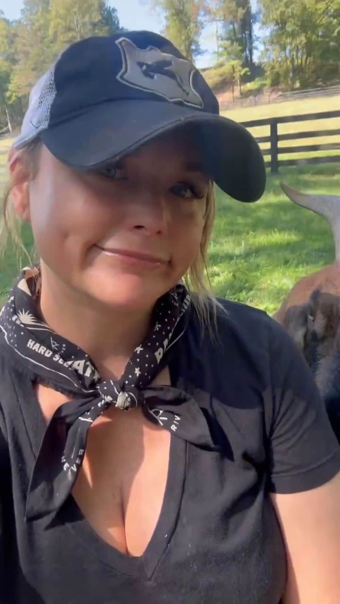 ミランダ・ランバートのインスタグラム：「Taco, Tuesday and Tanya. G.O.A.T.S. 🐐」