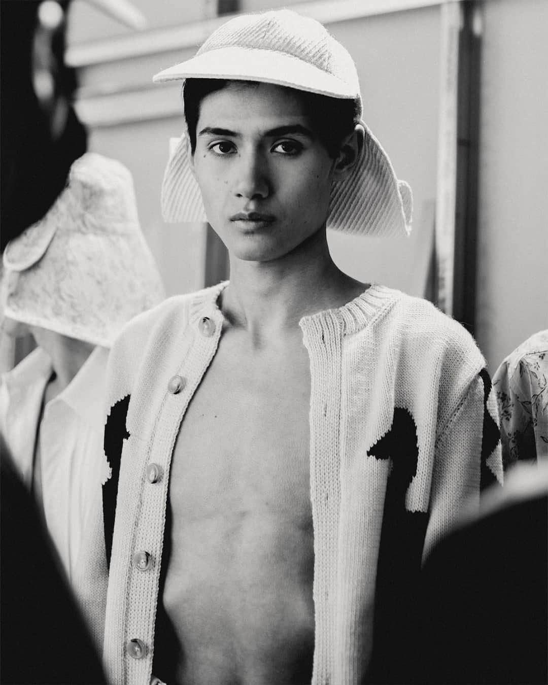 AnOther Magazineさんのインスタグラム写真 - (AnOther MagazineInstagram)「@ss_daley will be the next guest designer to show at @pittiuomo_official in January 🖤⁠ �⁠ Following the young Liverpudlian designer's LVMH Prize win in 2022, and his most recent show, which welcomed Sir Ian McKellen to the catwalk, @stevenstokeydaley will bring his fresh take on quintessentially British fashion to Florence.⁠ �⁠ “Imagine if Boris Johnson saw me, a working-class gay person, taking his world of elites that’s so dear to him and twisting it into this queer fantasy on a fashion scale,” Steven Stokey-Daley told AnOther Magazine in our Autumn/Winter 2022 issue. “He’d be so annoyed.” Revisit the interview to find out more about the designer at the link in bio 📲⁠ �⁠ 📸 SS Daley Autumn/Winter 2022. Photography by @paulphung for AnOther」10月25日 0時18分 - anothermagazine
