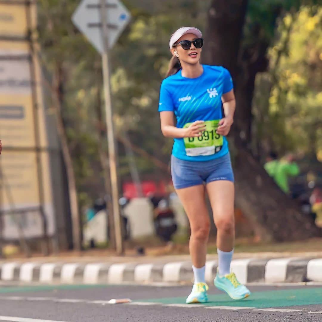 ユニ・エキアのインスタグラム：「So happy can finish 10k 🏅 @jakartamarathon」