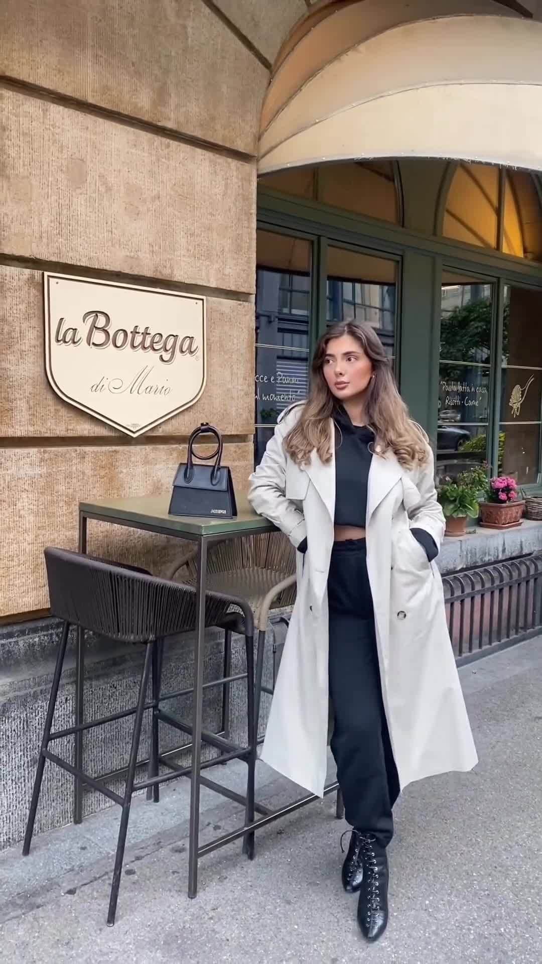 TALLY WEiJLのインスタグラム：「In other news, trench coats are having a moment✨ @benita.loku⁠ ⁠ Shop the staple of the szn 🔎 SCOCOPRENCH-GRY007」