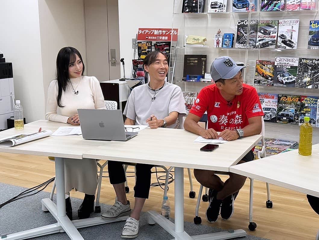 霧島聖子さんのインスタグラム写真 - (霧島聖子Instagram)「脇阪寿一のSUPER言いたい放題 本日もご視聴有難うございました👀 前回のSGTオートポリス戦を制し、 GT500/300のチームランキング現在トップの 今1番熱いゲスト様方から色んなお話伺いました❤️‍🔥 今シーズンはいよいよ大詰め！ シリーズチャンピオン決定の瞬間はもうすぐです❕ SUPER GT最終戦もてぎ、 ぜひサーキット現地で一緒に盛り上がり 笑顔で今シーズンを終えましょう✊🏻   #autosport  #三栄  #videooption  #SUPERGT  #GT  #SGT  #脇阪寿一のスーパー言いたい放題  #番組収録  #ニコニコ生放送  #MC  #番組アシスタント」10月25日 0時31分 - seiko_kirishima