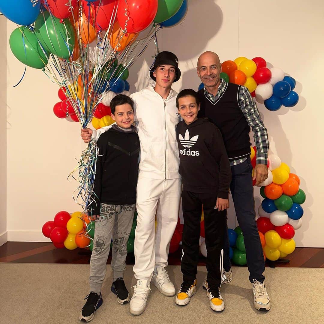アレッサンドロ・デル・ピエロさんのインスタグラム写真 - (アレッサンドロ・デル・ピエロInstagram)「Sweet 16!! Happy Birthday 🎂 @tobias.delpiero  . . . October 22 - 2023」10月25日 0時39分 - alessandrodelpiero