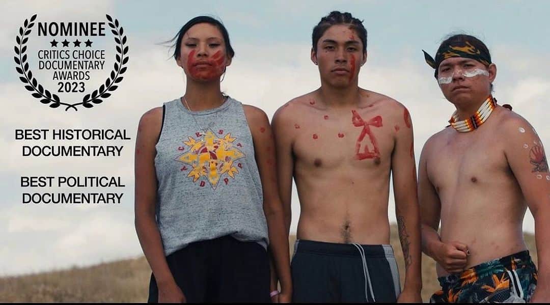マリサ・トメイのインスタグラム：「A HUGE WEEK for @lakotanationfilm!! jessshortbull is the first Native director to make the prestigious @docnycfest, a film festival that heavily influences Oscar nominations!  AND, we were nominated for TWO @criticschoice awards: - Best Political Documentary - Best Historical Documentary  Congratulations to the whole film team! It takes a village and everyone has poured their hearts into ensuring the story of our story of stolen lands is visible at the highest levels of filmmaking. Available on @amcplus and on demand.  LAKOTA NATION VS UNITED STATES is features the poetry of @layli.longsoldier and score by Pulitzer Prize winner @ravenchen. The documentary film chronicles the centuries-long quest of Oceti Sakowin to reclaim their sacred land of the Black Hills.  Directors: Jesse Shortbull, @tomaselli Cast: Nick Tilsen, Phyllis Young, Milo Yellowhair, @krystalrain8, @twospiritwarriorqueen, @nickwestes, @mknagle and more. Producers: @philpinto, Ben Hedin  Executive Producers: Myself, @markruffalo @kevinck04 @jodilarchambault @ms_eagleheart @juliawalshny @kathryneverett #docnyc #blackhillsjustice」