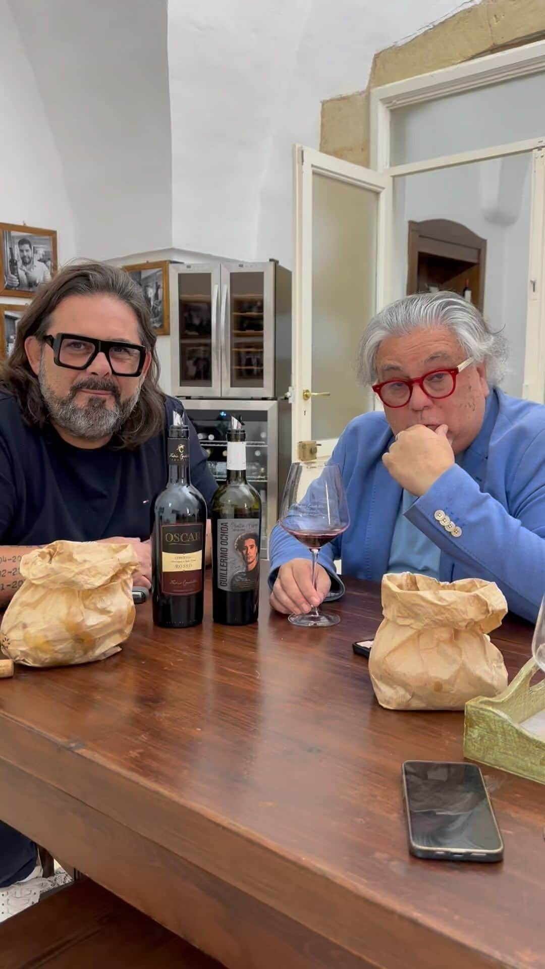 ギジェルモ・オチョアのインスタグラム：「A few days ago we had the pleasure of having the great wine critic Charlie Arturaola taste some of our wines.  Hear what he tells us about the wine of our great Memo Ochoa.  Enjoy and cheers! . @charliewines  @thewineofthechampionsworld  @thewineofthechampionsusa  . . . . #memoochoa #wine #salento #salernitana #mexico #fabiocordella #thewineofthechampions #winehotelexperiences #winetasting #berebene #cheers #salute #business #football」