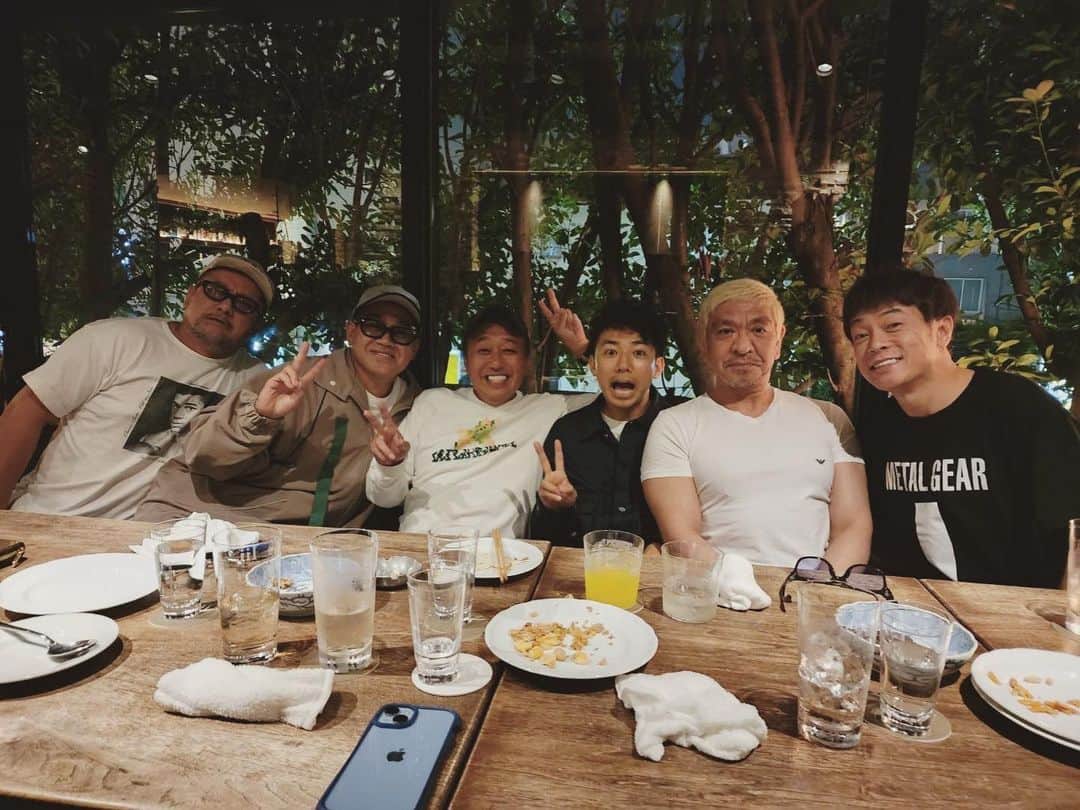 綾部祐二のインスタグラム：「松本さん、三村さん、大輔さん、陣内さん、ケンコバさん🫡 楽しすぎる夜でした😎 Thank you so much!」