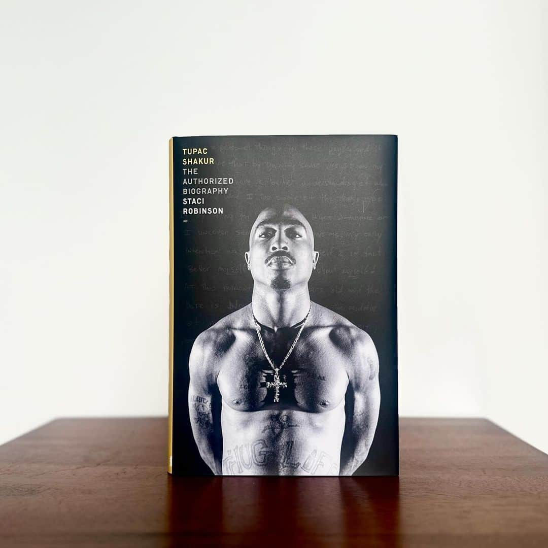 2Pacさんのインスタグラム写真 - (2PacInstagram)「ARTIST. POET. ACTIVIST. REVOLUTIONARY. LEGEND.  TUPAC SHAKUR is out today. Link in bio.」10月25日 1時00分 - 2pac