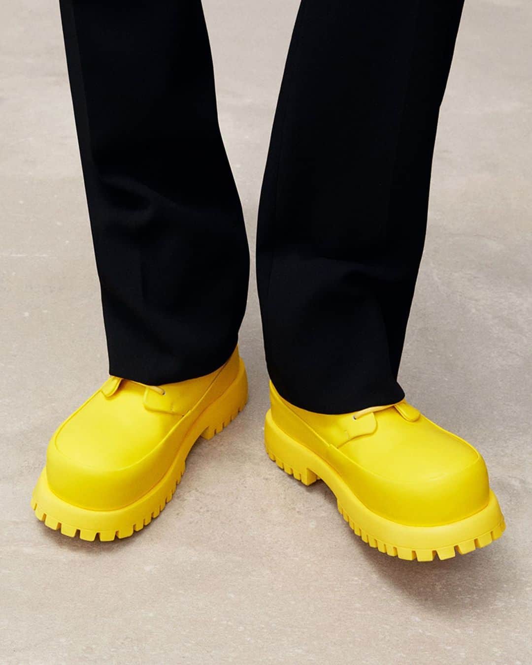 サルヴァトーレ・フェラガモのインスタグラム：「Reinvented boots for modern ramblers,  epitomising the exuberant use of colour that  has always been a hallmark of Ferragamo’s  forward vision. #Ferragamo #FerragamoBoots」