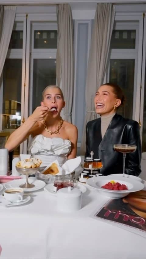 キャロライン・ダウルのインスタグラム：「This or That with @haileybieber ❤️ link to YouTube video in bio」