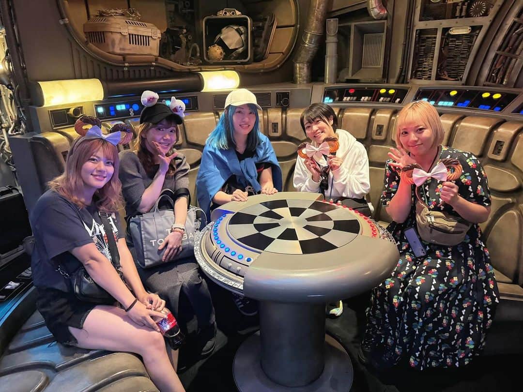 梅咲遥さんのインスタグラム写真 - (梅咲遥Instagram)「先輩方とカルフォルニアディズニーランドに行かせて頂きました🐭🇺🇸  #カルフォルニアディズニー  #america  #la  #losangeles  #disney」10月25日 1時31分 - umesaki_haruka