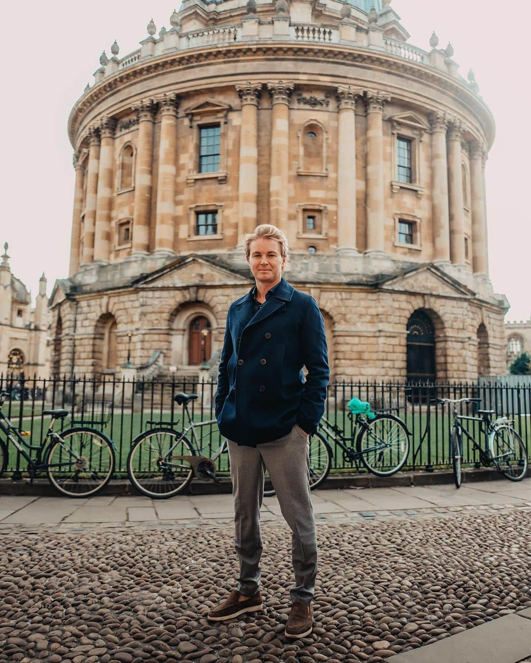 ニコ・ロズベルグさんのインスタグラム写真 - (ニコ・ロズベルグInstagram)「Inspiring day at Oxford University! We marked Year 1 of the partnership between Rosberg Philanthropies and the @oxfordsdglab 🙏  I‘m still fascinated by the impact the talented group of our supported Oxford fellows Varun, Nishant and John have made 👏  They worked on innovative solutions around: • Direct air capture tech in the UK and beyond • Maritime de-fossilization & sustainable fuel technologies • The relationship between marine organisms and floating plastic waste  Thank you to our strong partner network and to everyone involved for supporting this collaboration! Let‘s keep pushing the boundaries.」10月25日 1時34分 - nicorosberg