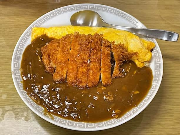 小野瀬雅生さんのインスタグラム写真 - (小野瀬雅生Instagram)「神戸三宮の第十兵庫楼でオムカレーカツのせウマウマウー☆あんかけ焼きそばと五目焼飯に続いての第3弾☆メニューにないカスタマイズメニュー☆オムカレーはオムライスにカレーがけ☆オムライスのライスは焼飯☆チキンライスではない☆まろやかなカレーが全てをうまく包み込んでヒジョーにウマイ☆カツはしっかりボリュームあり☆オム・焼飯・カツ・カレーのサイコーでサイキョーのカルテット☆ゴージャス☆グラマラス☆ブラボー♫ #第十兵庫楼 #オムカレーカツのせ #神戸三宮 #旭通 #オムライスにカレーがけ #カツのせ #小野瀬雅生 #onosemasao #ウマウマウー #ヒジョーにウマイ #サイコーでサイキョー #ゴージャス #グラマラス #味オン味 #ブラボー」10月25日 1時40分 - onosemasao