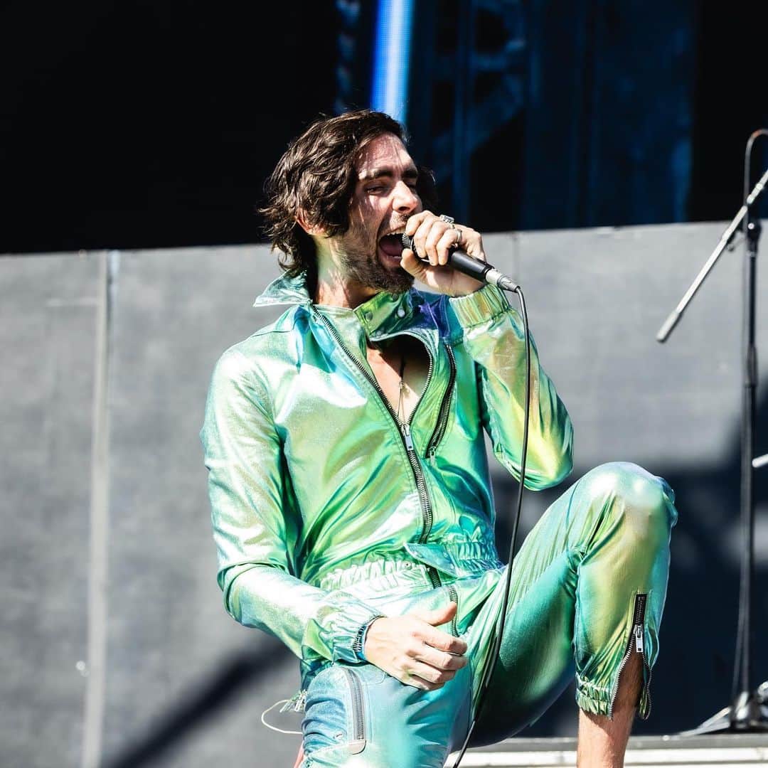 Rock Soundのインスタグラム：「Now More Than Ever brought some seriously fun vibes to When We Were Young Festival 2023  📸 @jennfive for Rock Sound  #nowmorethanever #tysonritter #alternative #rock」